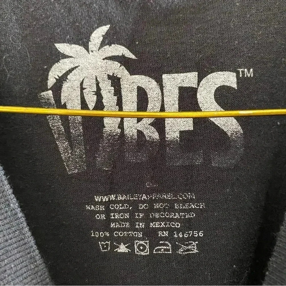 Vibes Tee Shirt 😎 - Picture 2 of 3